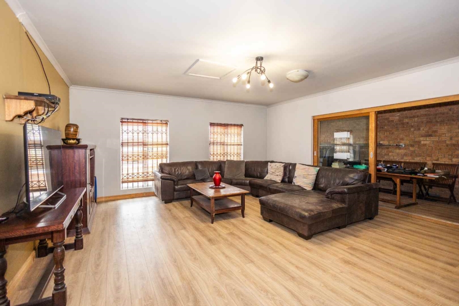 To Let 3 Bedroom Property for Rent in Protea Heights Western Cape